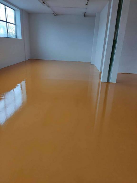 Pavimento continuo decorativo